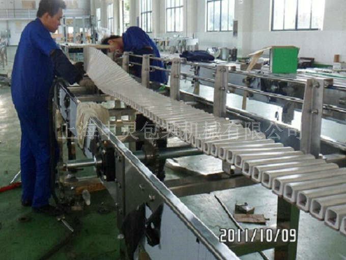 倒瓶鏈板輸送機