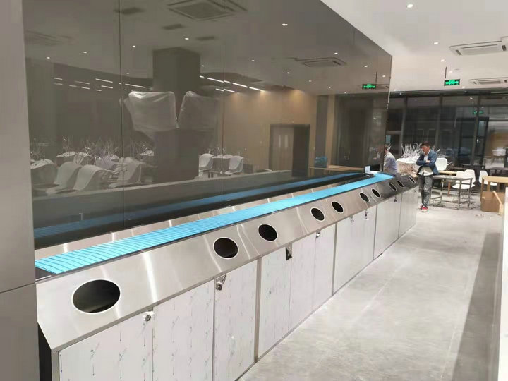 餐盤輸送機的出現可以讓工人更加輕松